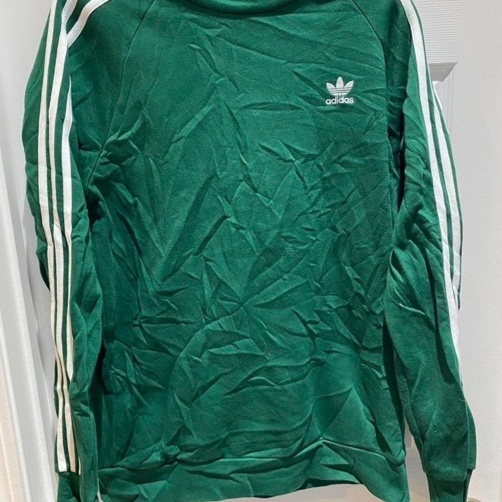 Adidas Classic Green long sleeve shirt Size M